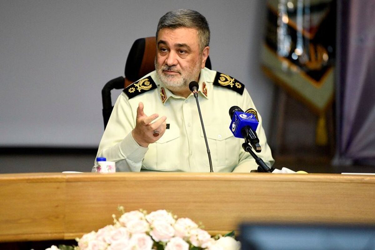  فرمانده کل انتظامی وظیفه و رسالت خطیر پلیس را در این برهه از زمان حفظ امنیت و آسایش مردم دانست و تاکید کرد: مماشاتی با تعدی‌کنندگان به جان و مال مردم نداریم.