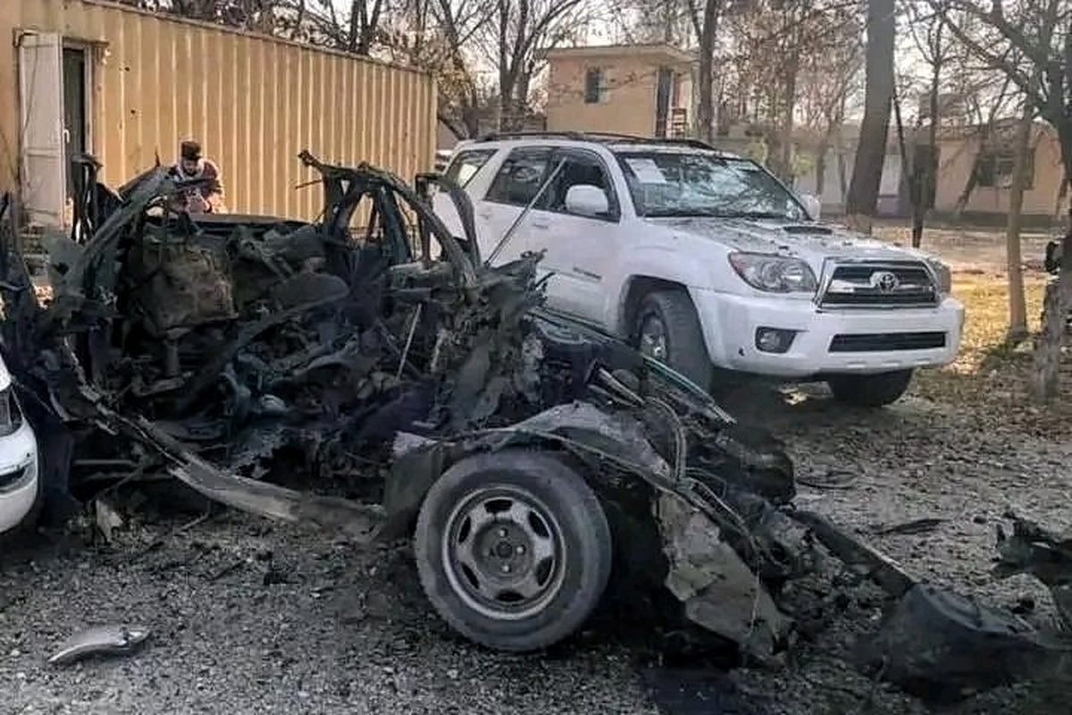 ظهر امروز در حمله مهاجمان مسلح به دفتر گلبدین حکمتیار از چهره‌های سیاسی افغانستان در کابل دو حمله کننده و دو محافظ دفتر حزب اسلامی کشته شدند.