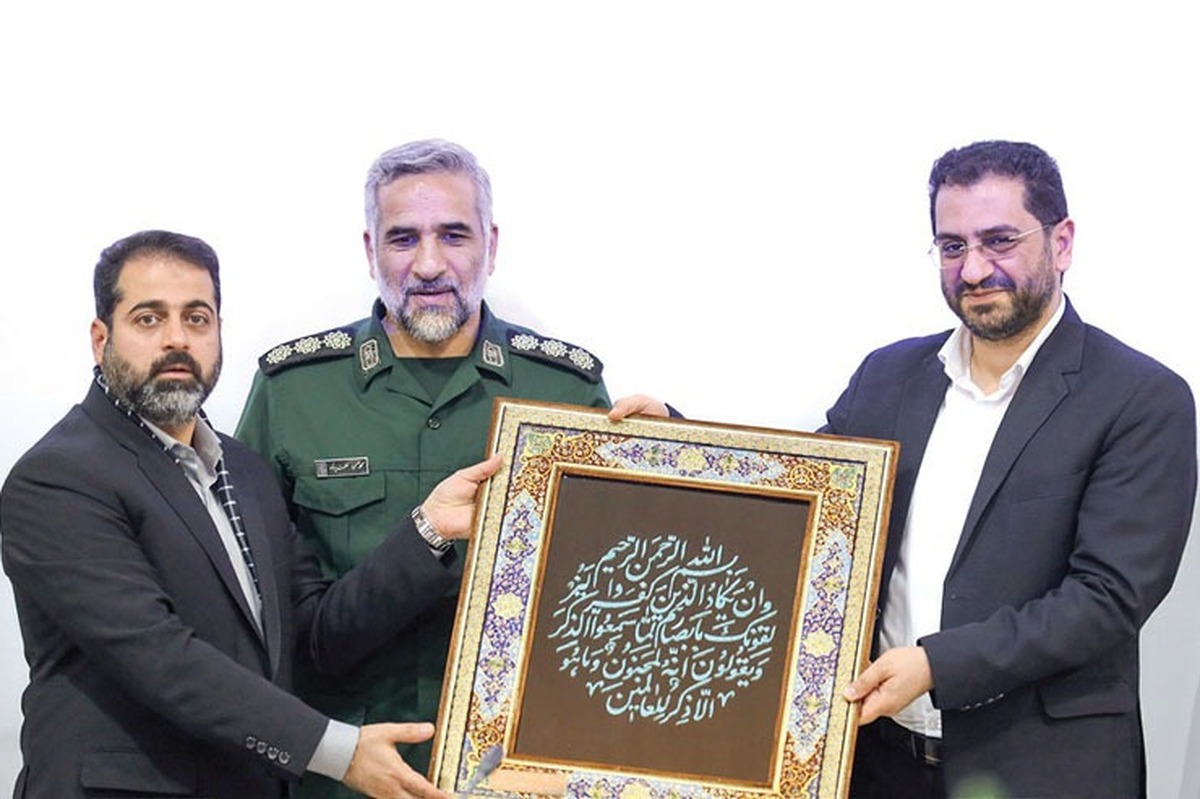 در مراسمی با حضور شهردار مشهد، جانشین فرماند‌هی سپاه امام‌رضا (ع) در بسیج اقشار و متخصصین و دیگر‌مسئولان شهرداری و نظامی شهرمان، حسین حسامی که پیش از انتخابات شورا‌های اسلامی شهر و روستا در سال گذشته نیز در بدنه شهرداری مشهد فرماندهی بسیج شهدای شهرداری مشهد را برعهده داشت، جای خود را به سرهنگ علی گرایلی داد.