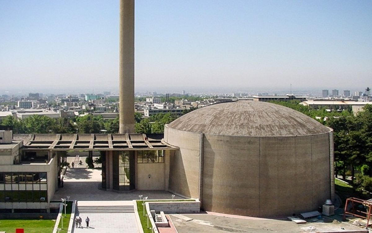 عملیات احداث نیروگاه ۳۰۰ مگاواتی «کارون» با حضور رئیس سازمان انرژی اتمی ایران در دارخوین از توابع شهرستان شادگان اهواز آغاز شد.