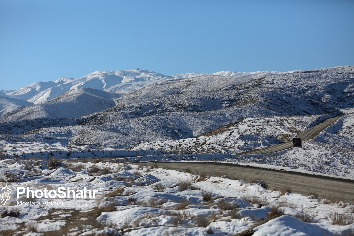 کارشناس مرکز پیش‌بینی هواشناسی خراسان رضوی گفت: از امروز تا روز دوشنبه همچنان استان تحت‌تأثیر سامانه ناپایدار جوی است که در این مدت افزایش ابرناکی، سرعت وزش باد و بارش باران به‌ویژه در نواحی شمالی و ارتفاعات را خواهیم داشت. همچنین بیشترین حجم بارش برای روز یکشنبه پیش‌بینی شده است.