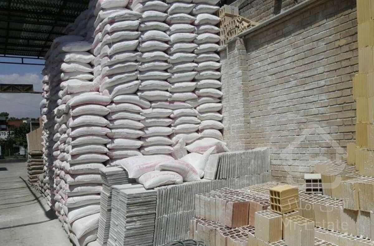 رئیس انجمن انبوه‌سازان خراسان رضوی گفت: از سوی کارخانجات ۳۵ درصد قیمت سیمان افزایش پیدا کرده است. به‌طور معمول سیمان در ساختمان‌های فلزی ۵ درصد قیمت تمام‌شده در هر متر‌مربع است.