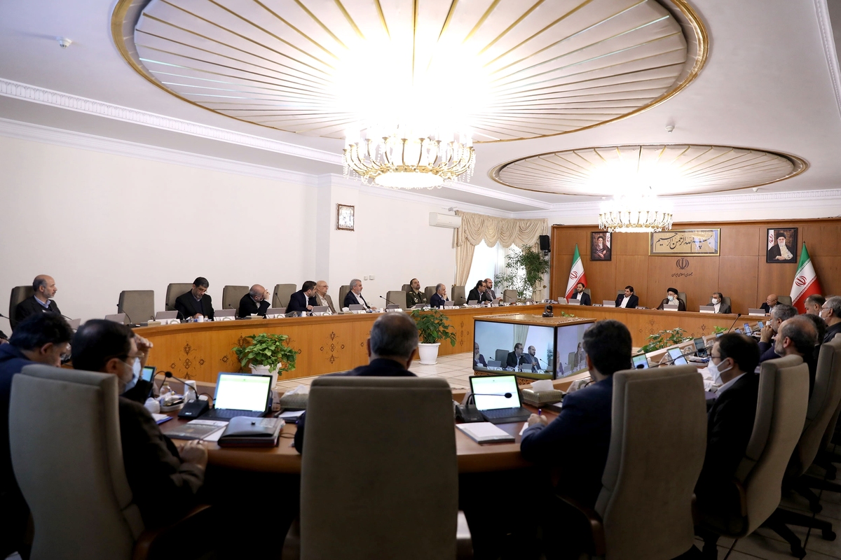تهران - ایرنا - هیات وزیران با اصلاح آیین‌نامه فنی در زمینه کنترل و کاهش آلودگی‌ها، الزام خودرو‌های وارداتی با استاندارد یورو (۶) یا یورو (۵) EEV به رعایت استاندارد روز اروپا، از مفاد این آیین نامه را حذف کردند.