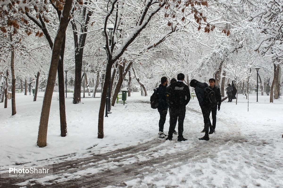 در پی بارش برف و برودت هوا مدارس مشهد در نوبت صبح امروز دوشنبه (۱۴ آذر ۱۴۰۱)  تعطیل اعلام شد. اما مدارس مشهد در نوبت ظهر دایر است   و تعطیل نیستند.