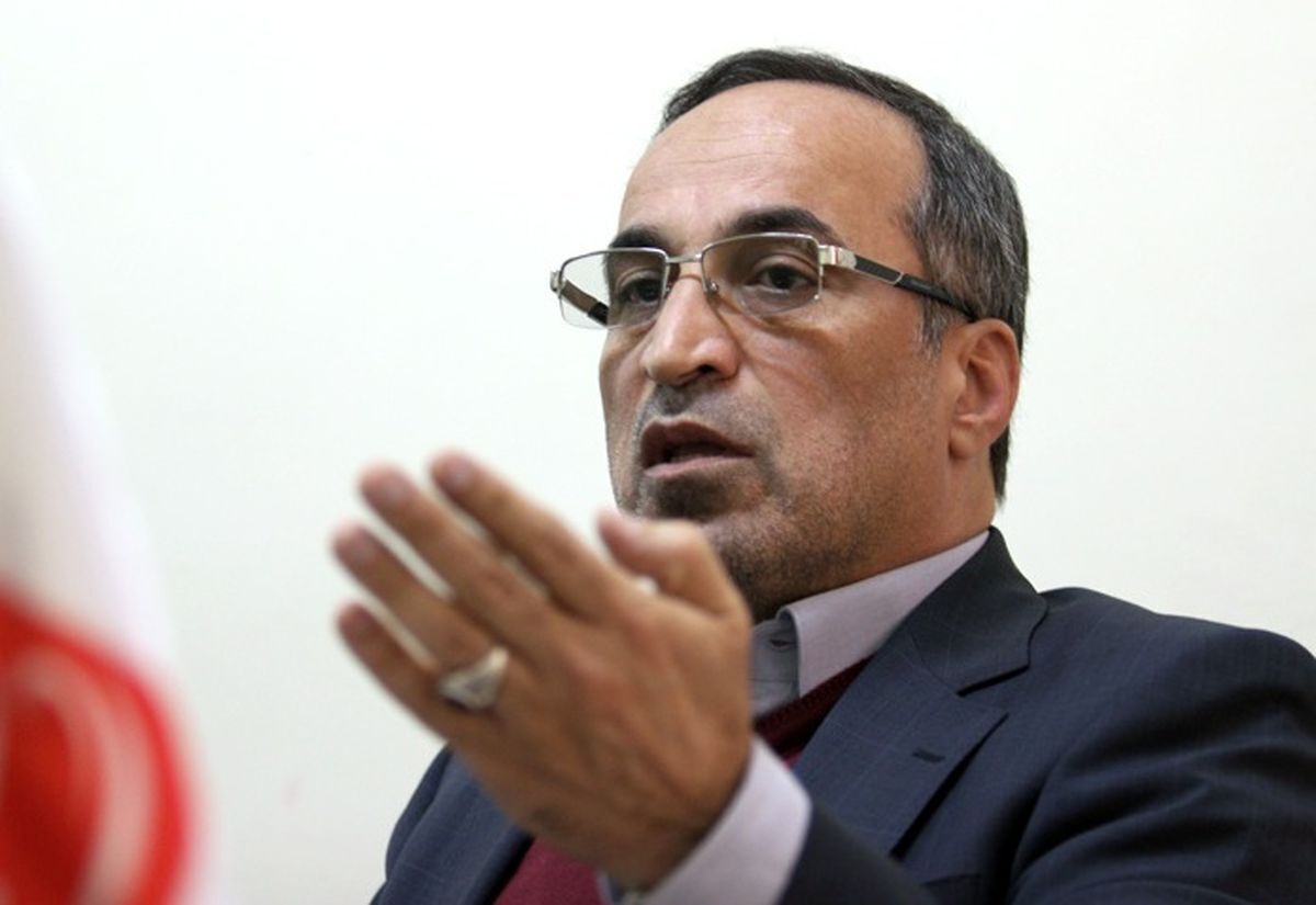 واعظ آشتیانی، مدیرعامل سابق باشگاه استقلال معتقد است که در شرایط بحرانی امروز بهتر است فتح‌الله‌زاده از سمت خود کنار برود.