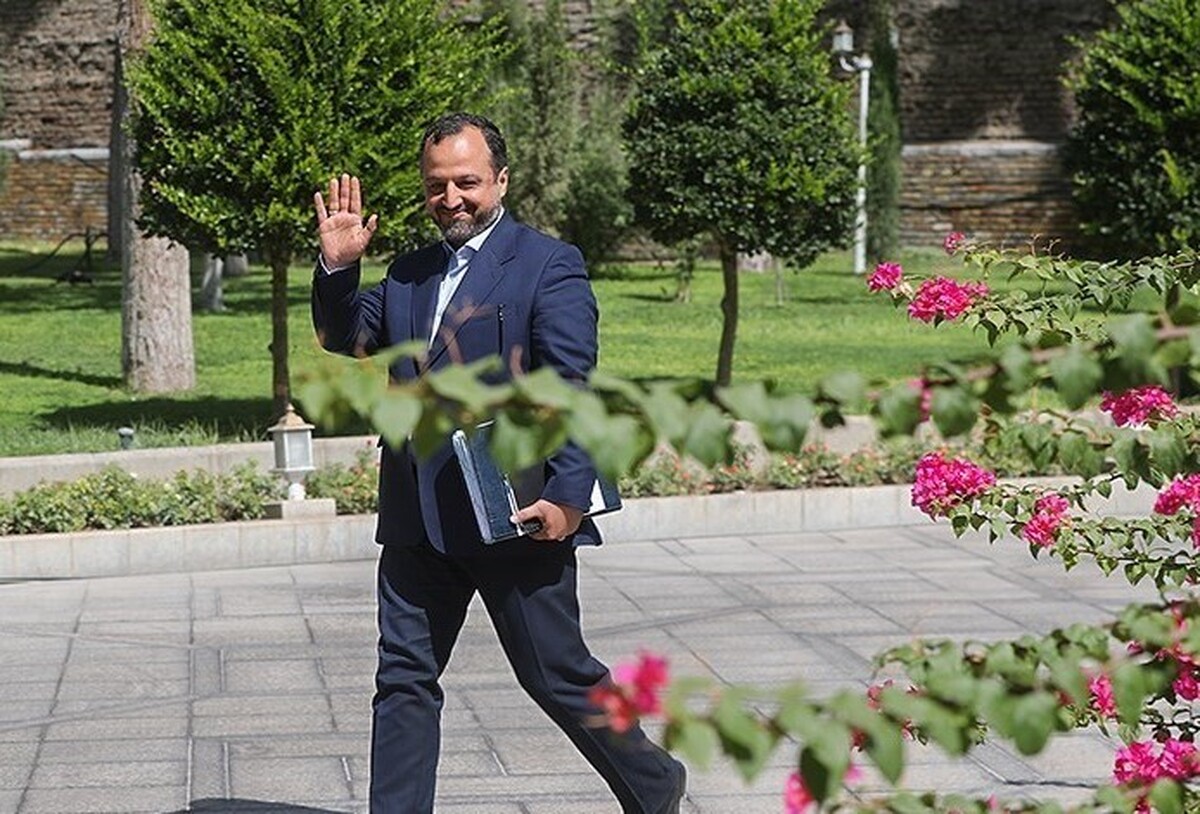 نماینده مردم تهران از پاسخ وزیر اقتصاد درباره اجرای حکم قانون مالیات مضاعف بر بنگاه داری بانک‌ها قانع شد.