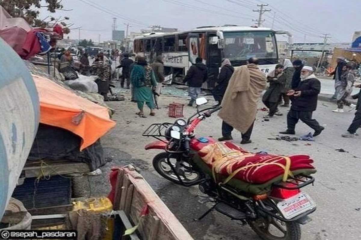 بر اثر انفجار یک خودروی حامل کارمندان یک شرکت نفتی در شمال افغانستان، دست کم ۶ نفر کشته شدند.