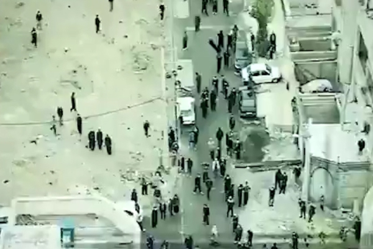 تصاویر رصد پهپادی اغتشاشگران در کرمانشاه که توسط اطلاعات سپاه ضبط شده است را ببینید.