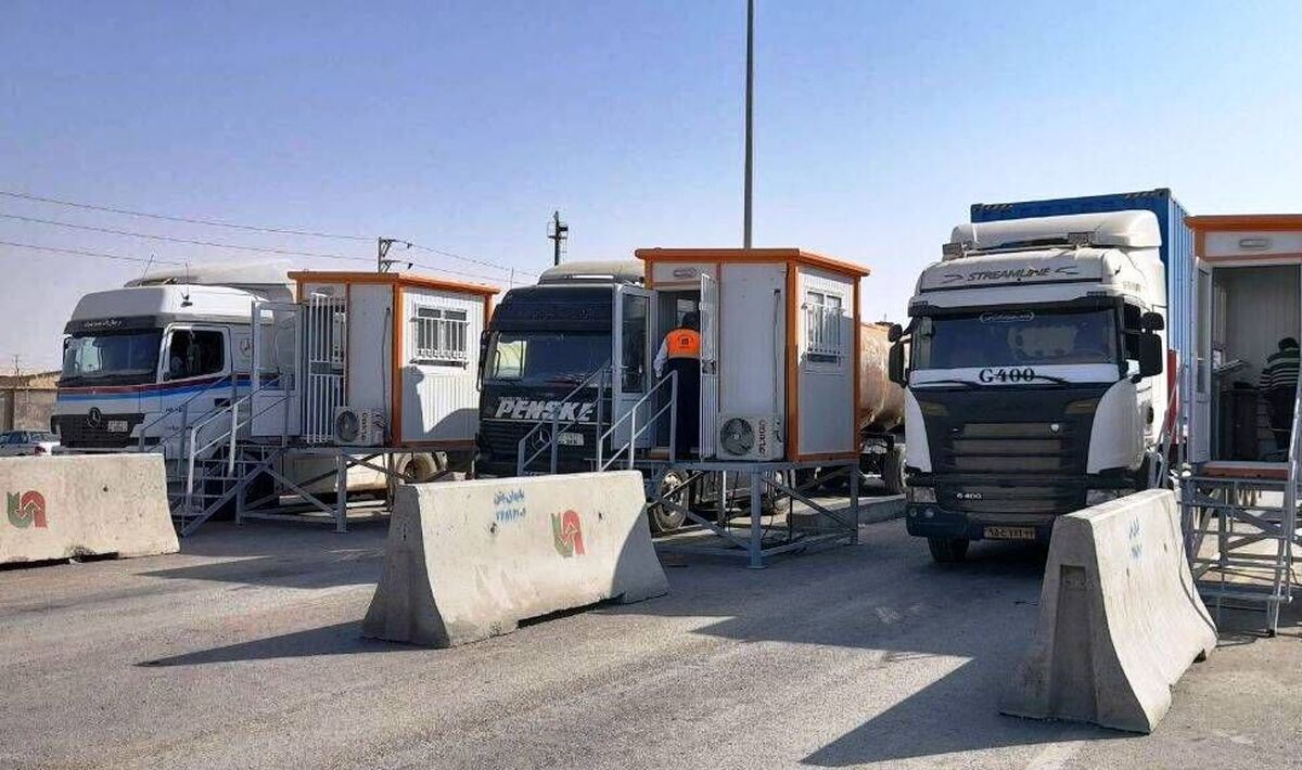 مدیر کل ترانزیت و حمل و نقل بین‌المللی سازمان راهداری و حمل و نقل جاده‌ای گفت: در حال حاضر تردد متوسط روزانه از ۲۵ مرز کشور به بیش از ۹۰ هزار دستگاه کامیون رسیده است که اکنون نرخ متوسط تردد کامیون‌ از مرزهای کشور فراتر از دوران قبل از کرونا می‌باشد.