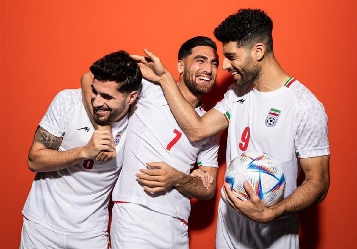 سرمربی تیم ملی والیبال نشسته ایران معتقد است ورزشکاران وقتی حداقل یک بیمه ندارند و مشاهده می‌کنند که برای یک برد تیم ملی در جام جهانی، بازیکنان فوتبال چنین پاداشی می‌گیرند، طبیعتا ناراحت شده و اعتراض می‌کنند.