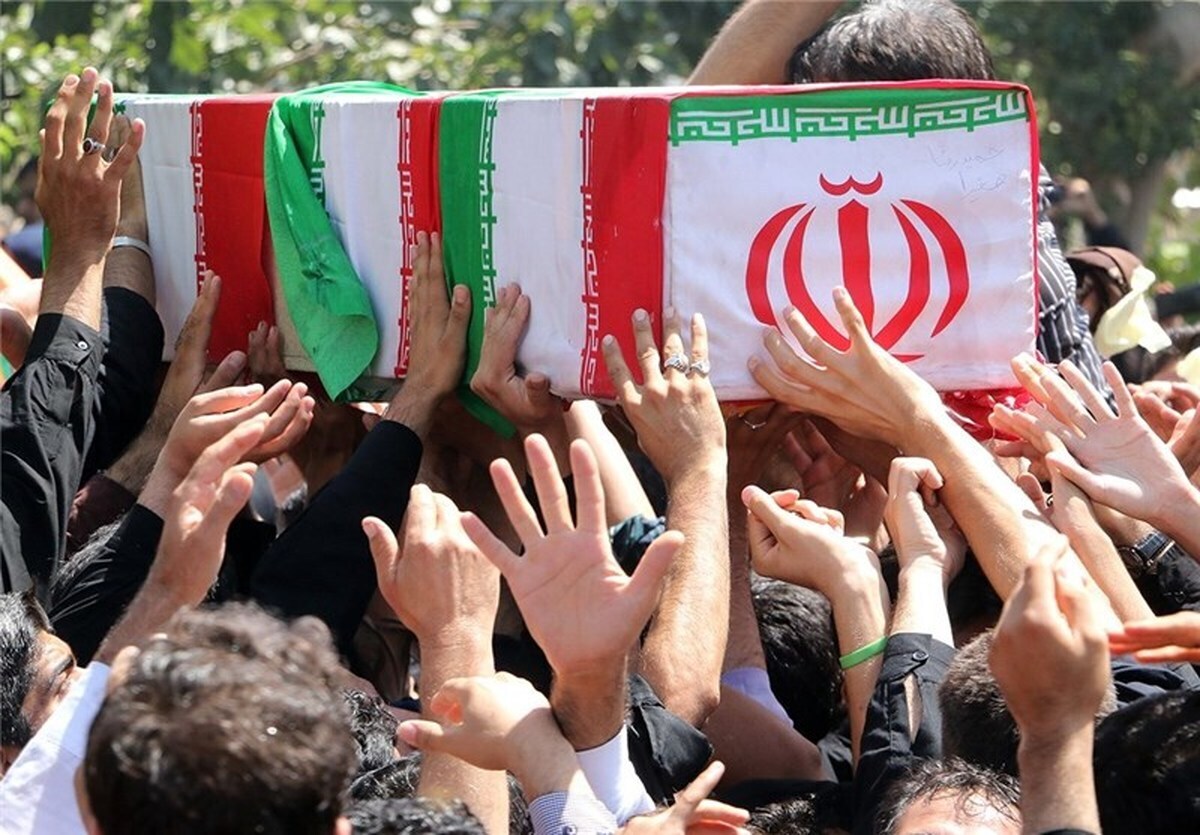 پیکرهای پاک و مطهر ۱۱۱ شهید دوران دفاع مقدس که به تازگی در خاک عراق کشف و روز پنجشنبه از طرق آبراه اروند رود وارد کشور شد، امروز بعد از آیین نماز جمعه با حضور مردم ولایتمدار در اهواز تشییع شد.