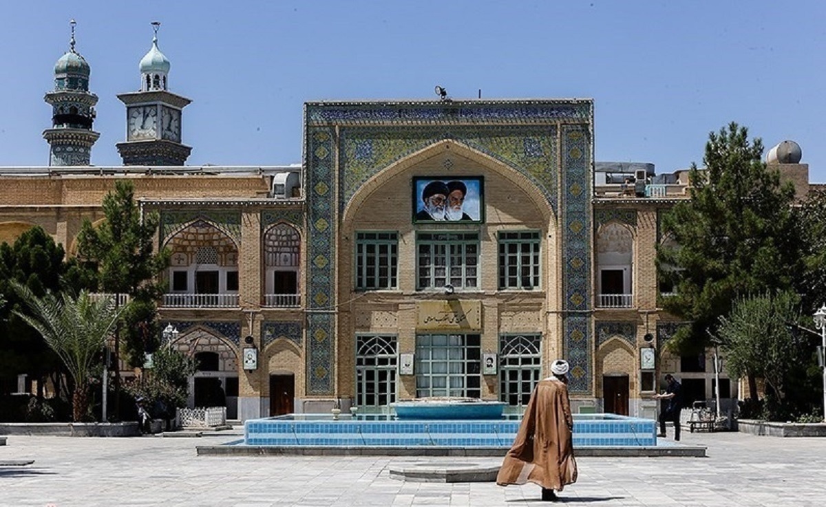 برخی افراد ناشناس به حوزه آیت‌الله یثربی کاشان حمله کردند و شناسایی عوامل در دستور کار عوامل امنیتی قرار گرفت.