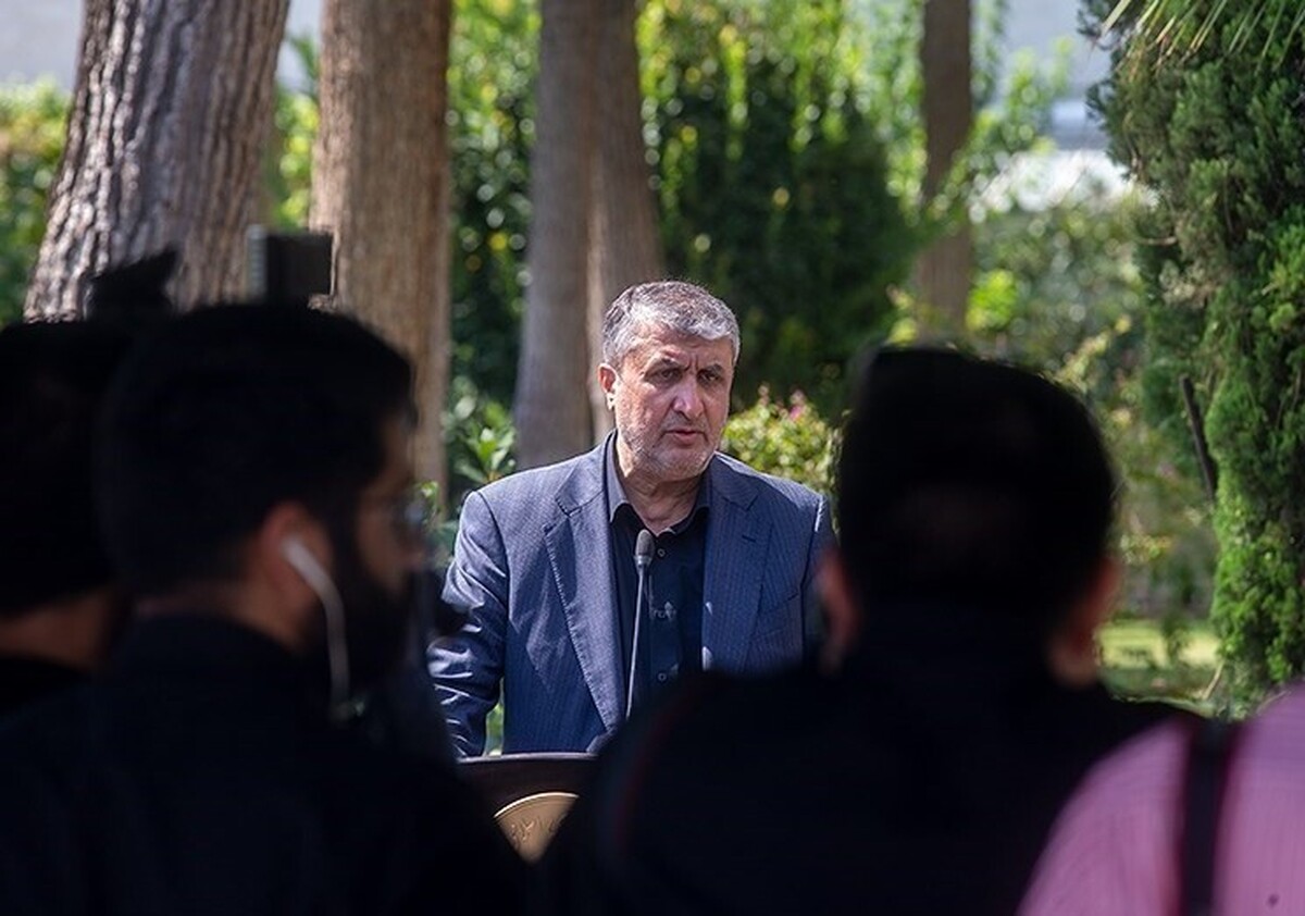 رئیس سازمان انرژی اتمی گفت: روزی که تحریم‌ها را لغو کنند ما نیز به تعهدات در قالب برجام برمی گردیم.