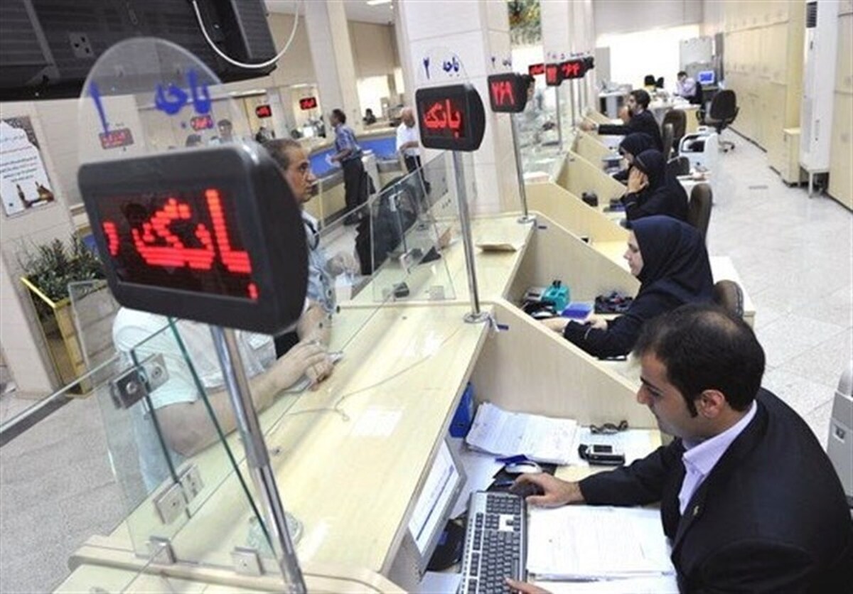 بانک‌های ملت، سپه، ملی، صادرات، کشاورزی، تجارت، پارسیان و سامان بیشترین سهم را از تعداد تراکنش‌های شبکه پرداخت در آبان ماه سال ۱۴۰۱ داشته‌اند.