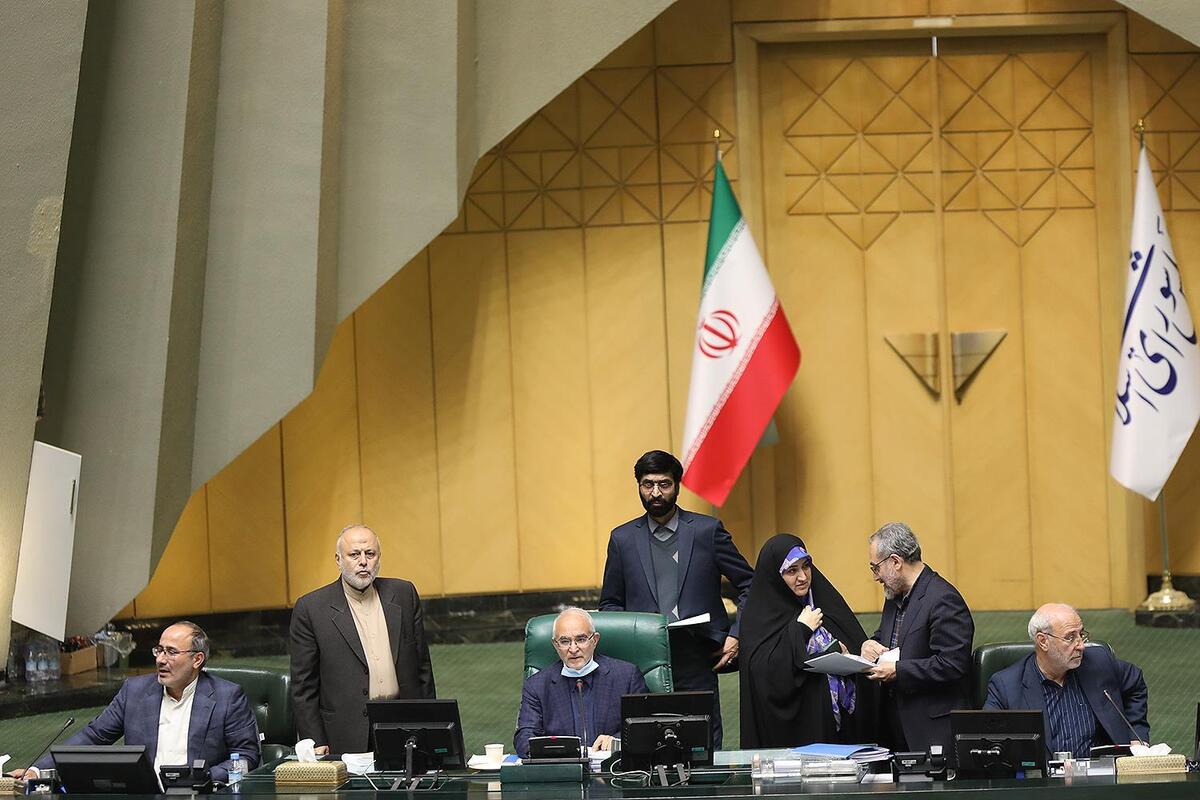 گزارش کمیسیون آموزش، تحقیقات و فناوری در مورد طرح تأمین نیروی انسانی آموزش و پرورش در دستور کار هفتگی مجلس شورای اسلامی قرار گرفت.