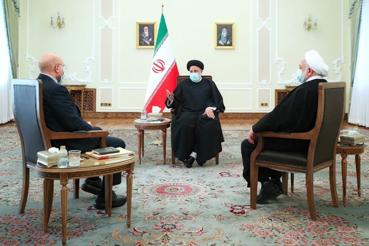 سران قوا با تاکید بر اهمیت اجرای قانون مولدسازی اموال و دارایی‌های مازاد دولت به منظور تامین بخشی از درآمدهای مندرج در بودجه سال جاری، همه دستگاهها و نهادها را موظف کردند در حوزه مولدسازی، فعالانه همکاری و اجرای قانون را پیگیری کنند.