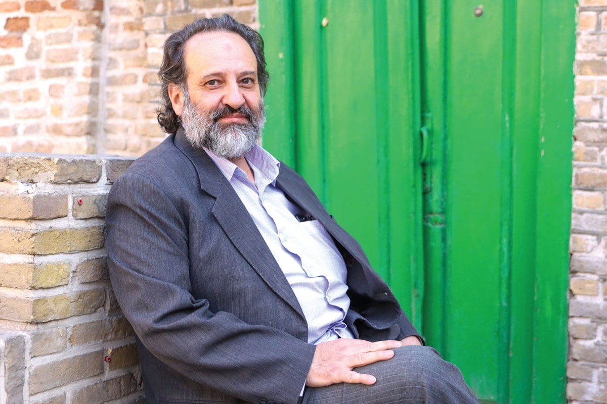 حسین ششکلانی آن چنان عنوان هنرمندی تصویرسازی است که بیشتر هنر شهری انجام می‌دهد و مشهدی‌ها مخاطب بسیاری از آثار او هستند.