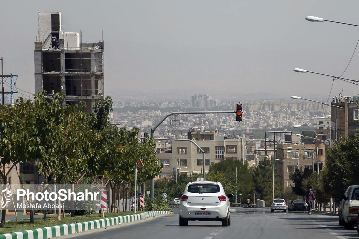 کارشناس مرکز پیش‌بینی هواشناسی خراسان رضوی گفت: امروز ضمن افزایش دما افزایش سرعت وزش باد را خواهیم داشت که در نواحی بادخیز همراه با گردوخاک است. 