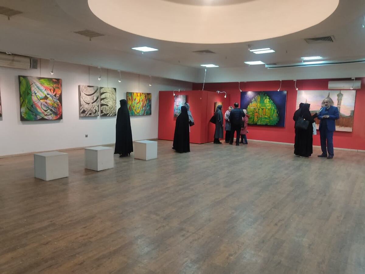 هم‌زمان با فرارسیدن چهلمین روز شهادت جمعی از هم‌وطنان در حادثه تروریستی حرم شاهچراغ در شیراز، نمایشگاه آثار نقاشی-‌خط استاد «محسن توسلی» در نگارخانه رضوان مشهد آغاز به کار کرد.