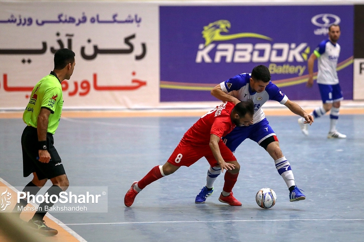 مدیرفنی رکن آذین خاورمیانه گفت: شخصا به تیم اضافه شدم تا از اعتبار و آبروی خراسان رضوی دفاع کنم. شکست‌های سنگین رکن‌آذین برای خراسان رضوی زشت بود. می‌دانستم خیلی‌ها جرات اضافه شدن به رکن‌آذین در این شرایط را ندارند.