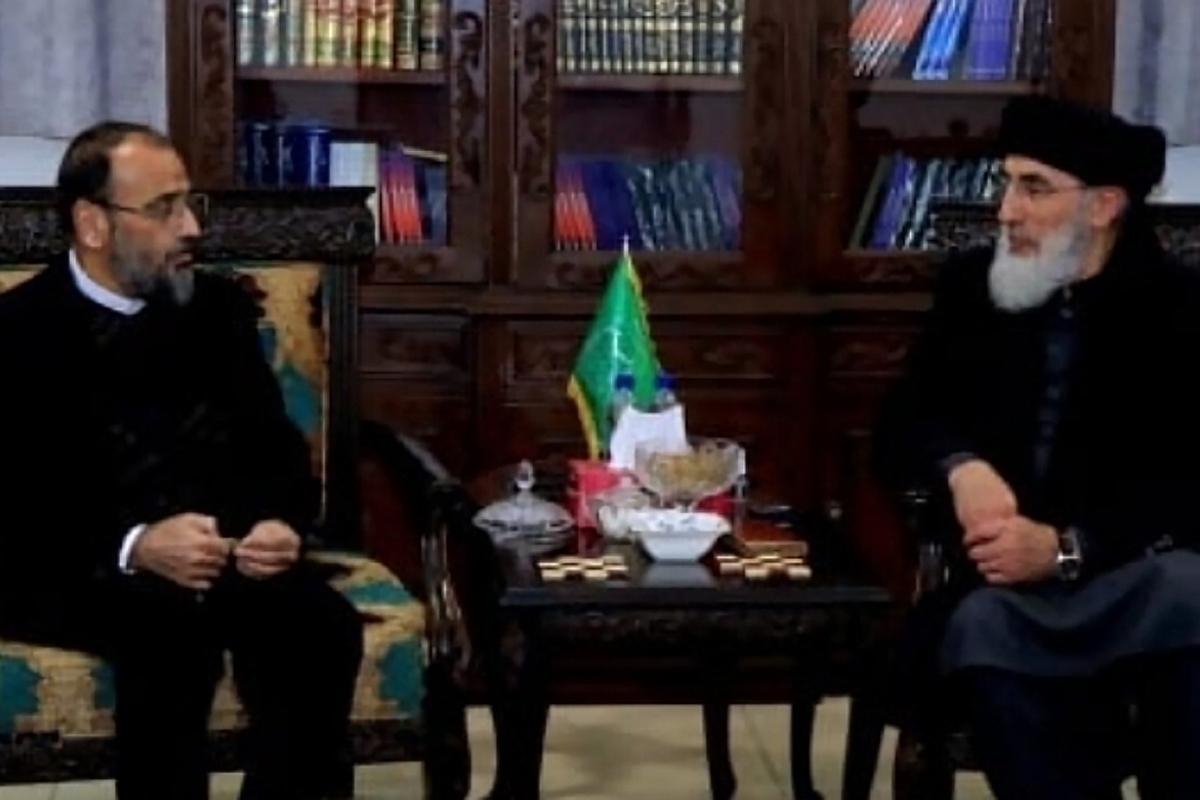 معاون سفارت جمهوری اسلامی ایران  در دیدار با گلبدین حکمتیار، رئيس حزب اسلامی در اقامتگاهش حمله تروریستی به مسجد ایمان را تسلیت گفته و برای خانواده قربانیان این حادثه  صبر جمیل و برای مجروحان شفای عاجل آرزو کرد.