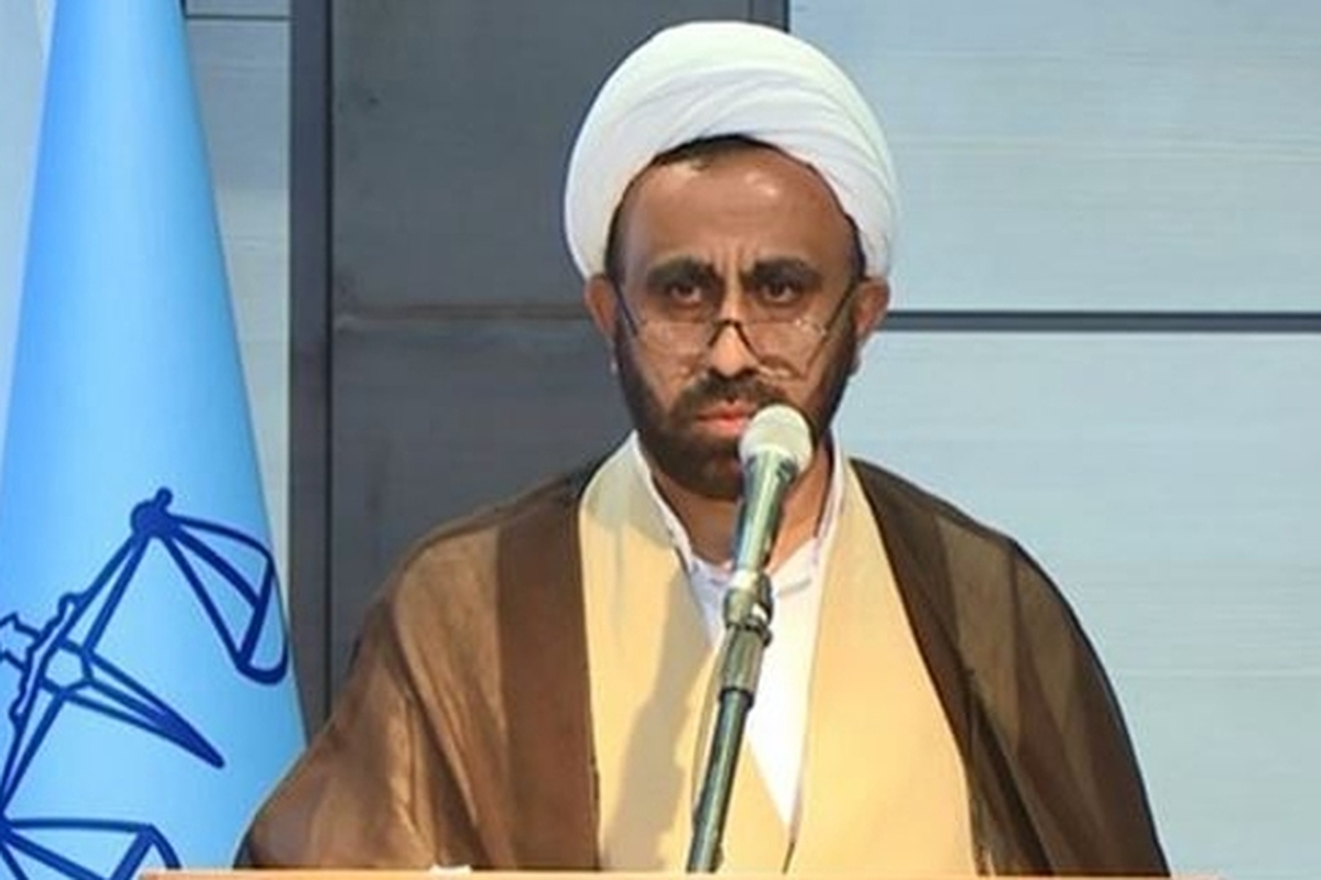 معاون قضایی قوه قضاییه با بیان اینکه برابر قانون مجازات اسلامی حد محاربه یکی از مجازات‌های چهار گانه به اختیار قاضی است، گفت: این قانون مصوبه مجلس است که توسط شش فقیه و شش حقوقدان تایید شده و با وجود قانون، قاضی حق مراجعه به فقه را ندارد.