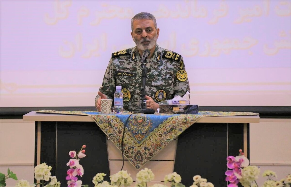 فرمانده کل ارتش با بیان اینکه امروز مقابله با توطئه دشمنان در مایوس‌سازی و ناامید‌سازی ملت ایران، بزرگ‌ترین جهاد است، گفت: دشمن در ابعاد سیاسی، اجتماعی، امنیتی و فرهنگی با تمام قدرت علیه کشور وارد جنگ شده است.