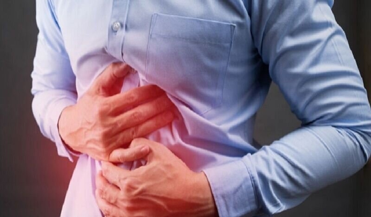 یک فوق تخصص گوارش گفت: علائم ریفلاکس شامل سرفه، درد قفسه سینه، پوسیدگی دندانها، اشکال در بلع، بار روی زبان، سینوزیت، آسم، فیبروز ریه، نارسایی ریه، بوی بد دهان است.