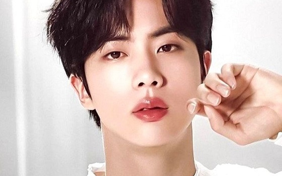 «جین» یکی از اعضای گروه معروف کُره‌ای «بی تی اس» (BTS) راهی خدمت سربازی اجباری کره جنوبی شد.
