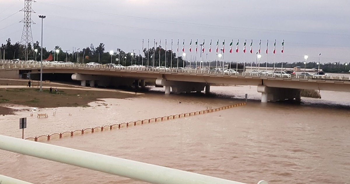 ۲سرباز در محدوده پل طبیعت اقدام به خودکشی کردند که خوشبختانه یک نفر از آنها نجات یافت و به اورژانس تحویل داده شد.