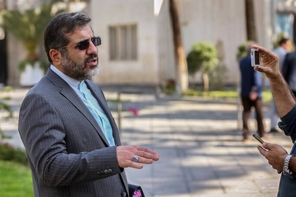 محمدمهدی اسماعیلی در حاشیه جشنواره سینماحقیقت به سؤالات خبرنگاران در خصوص حمایت از مستندسازان، رفع مشکل هنرمندان ممنوع‌الکار، جشنواره فیلم فجر و آغاز فعالیت‌های کنسرت‌های موسیقی، پاسخ داد.