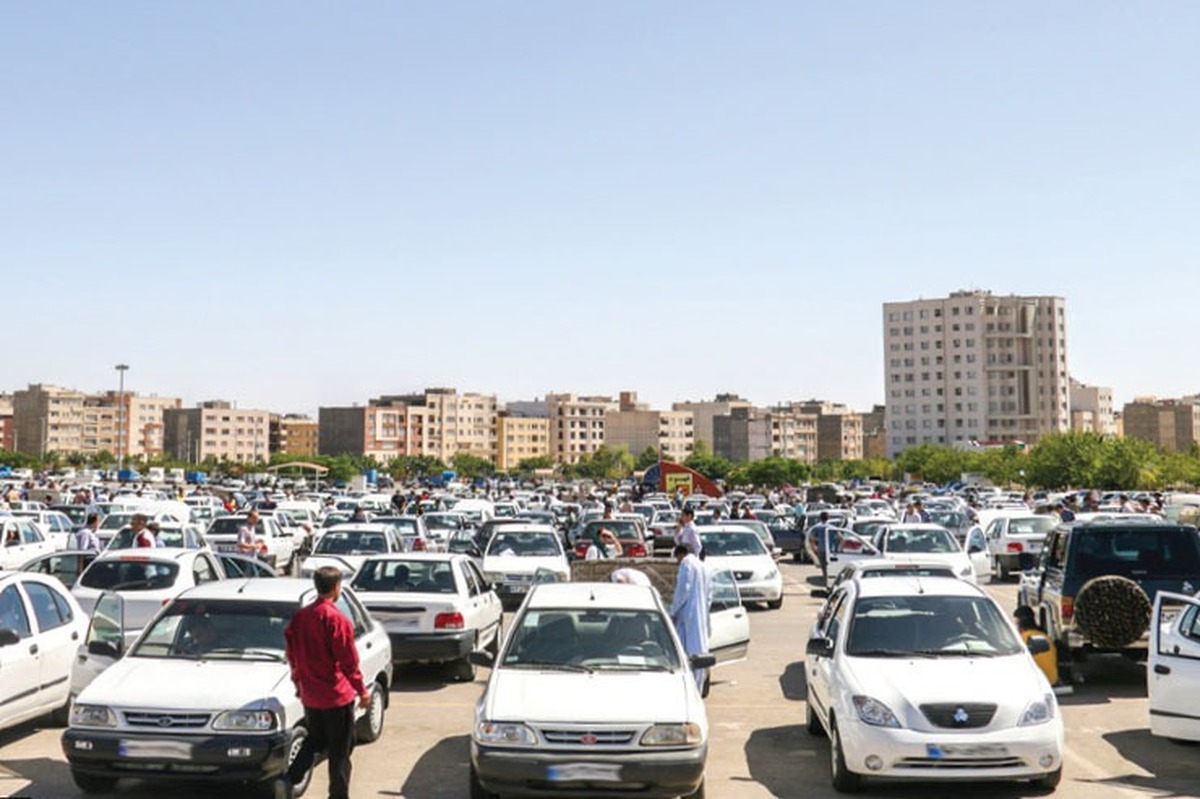 رئیس اتحادیه نمایشگاه داران خودرو مشهد رشد قیمت خودرو را غیرمنطقی می‌داند.