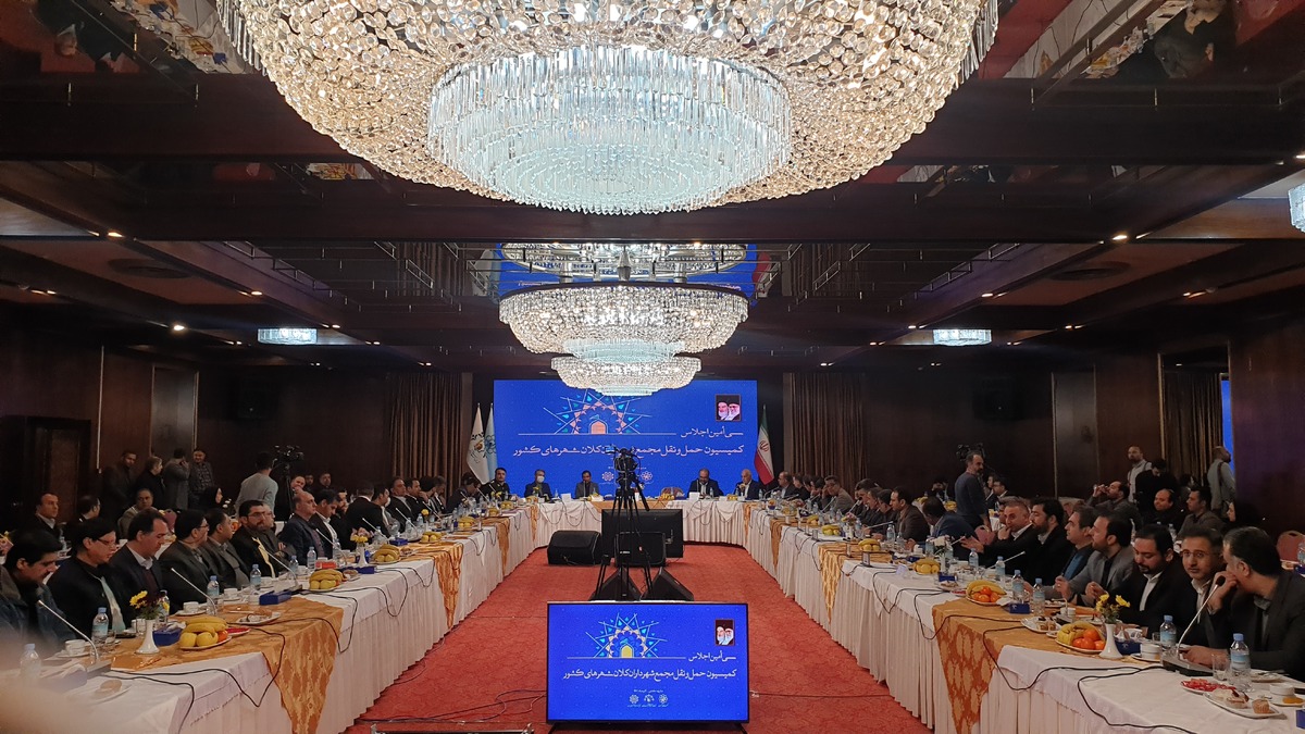 فرماندار  مشهد گفت: باید رضایت مردم را در مسافرت‌های شهری فراهم کنیم تا با رضایت کامل، خودروهای شخصی خود را در خانه بگذراند و به استفاده از حمل‌ونقل عمومی رغبت کنند.