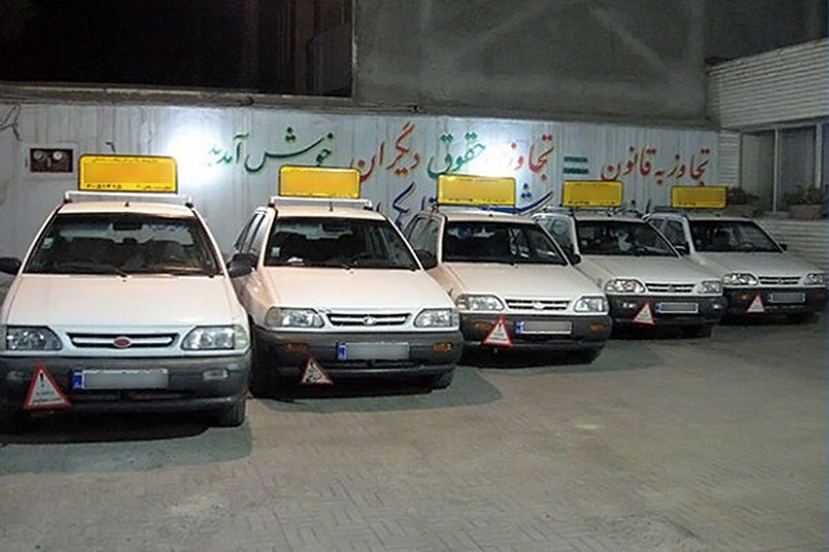 رئیس اتحادیه آموزشگاه‌های تعلیم رانندگی استان تهران گفت: در حال حاضر نرخ آموزش رانندگی در تهران ساعتی ۸۶ هزار تومان و در استان‌ها ۱۱۰ هزار تومان است.