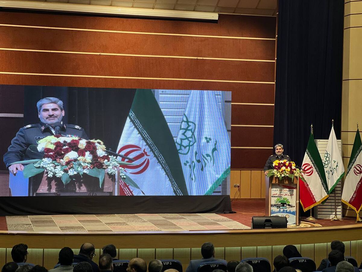 رئیس پلیس ترافیک شهری راهور انتظامی کشور گفت: تغییر نگاه و رویکرد اجتناب‌ناپذیر است و باید آن را بپذیریم و به آن جامه عمل بپوشانیم. در موضوع ایمنی، پلیس راهنمایی و رانندگی در کنار شما نقش اساسی و پررنگی دارد.