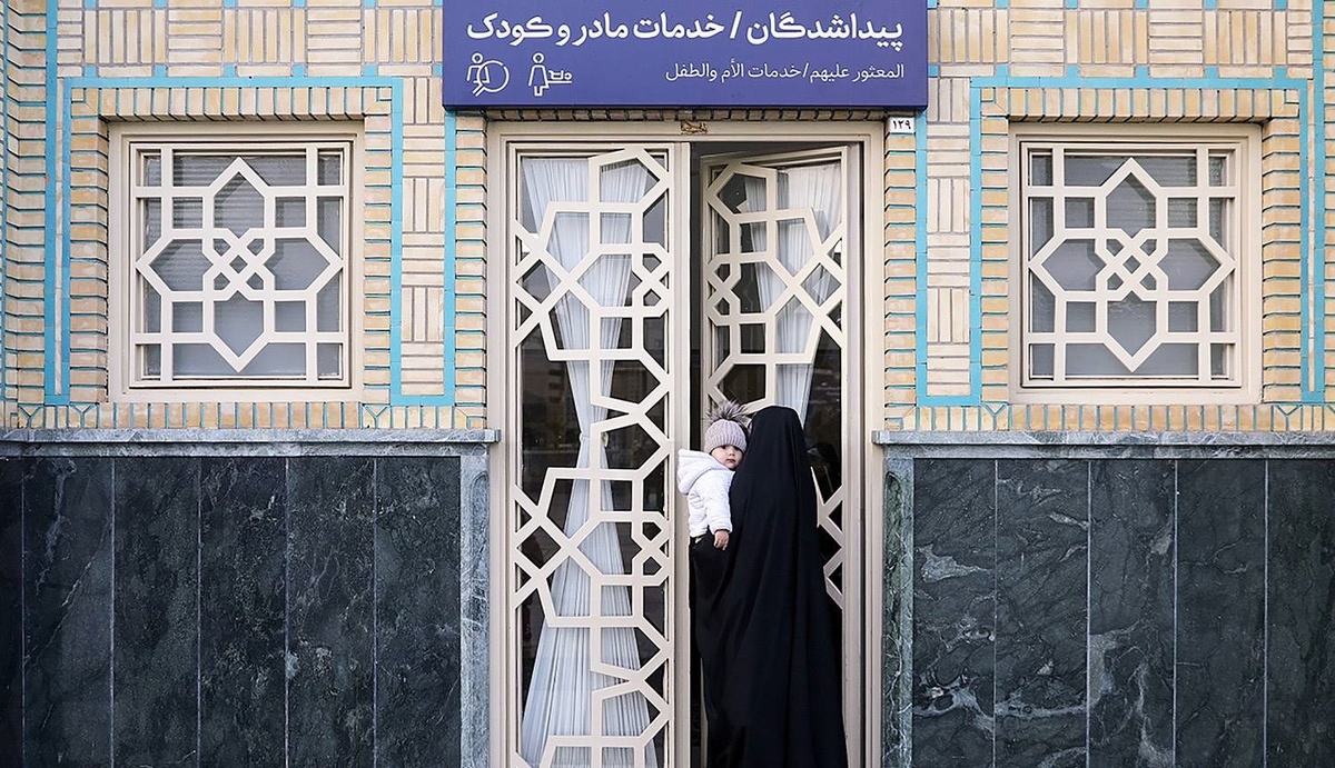 میزبانی شایسته از همه زائران، مسئولیت ذاتی آستان قدس رضوی و خادمان آستان حضرت رضاست اما در این میان، حتما مادرانی که با فرزندان خردسال خود به زیارت مشرف می‌شوند، شایسته دریافتی خدماتی بیشتر برای انجام یک زیارت آرام و بی دغدغه هستند.