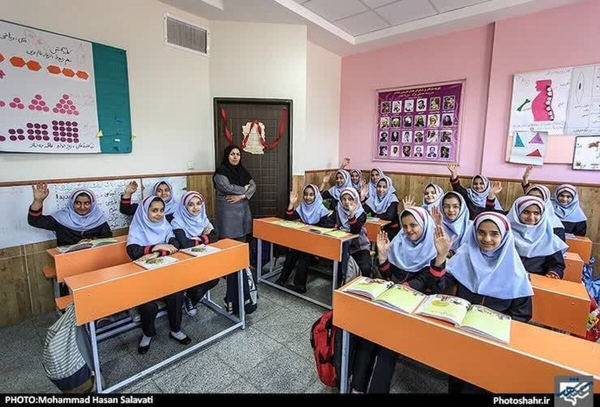 وزیر آموزش و پرورش، در خصوص چرایی بازگشت مبلغ واریزی به حساب معلمان مهرآفرین (بابت پرداخت معوقات ناشی از رتبه‌بندی) گفت: بند ۹ (مصوبه اخیر مجلس در بررسی ترمیم حقوق کارکنان)، به مصوبه‌ای که در راستای لایحه دولت بود اضافه شد؛ در مورد این مصوبه ابهام وجود دارد، این ابهامات بر طرف شود، این امر نیز رفع می‌شود.