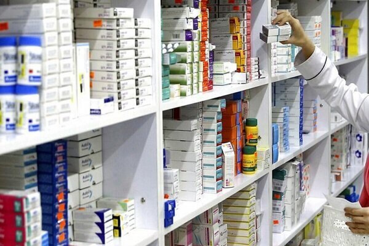 ترکیه به خاطر کاهش واردات مواد اولیه از چین، استفاده از آنتی‌بیوتیک‌های فراوان طی همه‌گیری کرونا و بالا رفتن هزینه‌ها در صنعت داروسازی، با کاهش تولید دارو و کمبود آن در بازار مواجه شده است.