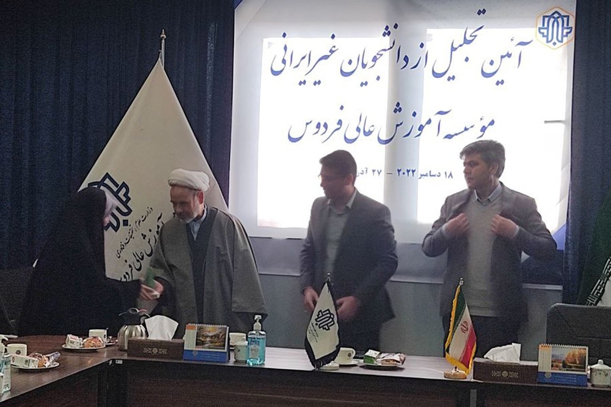 رئیس سازمان ارتباطات اسلامی در خراسان رضوی گفت: اما در جمهوری اسلامی سعی بر این است افرادی که به هر صورت به ایران مهاجرت می کنند، به نحو احسن مورد پذیرش قرار گیرند.