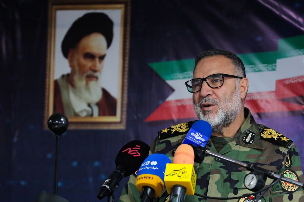 فرمانده نیروی زمینی ارتش گفت: در مرز‌های شرقی کشور بهترین سنگر‌ها و پایگاه‌های مرزی را ساختیم و روند ساخت اماکن پادگانی هم ادامه دارد.