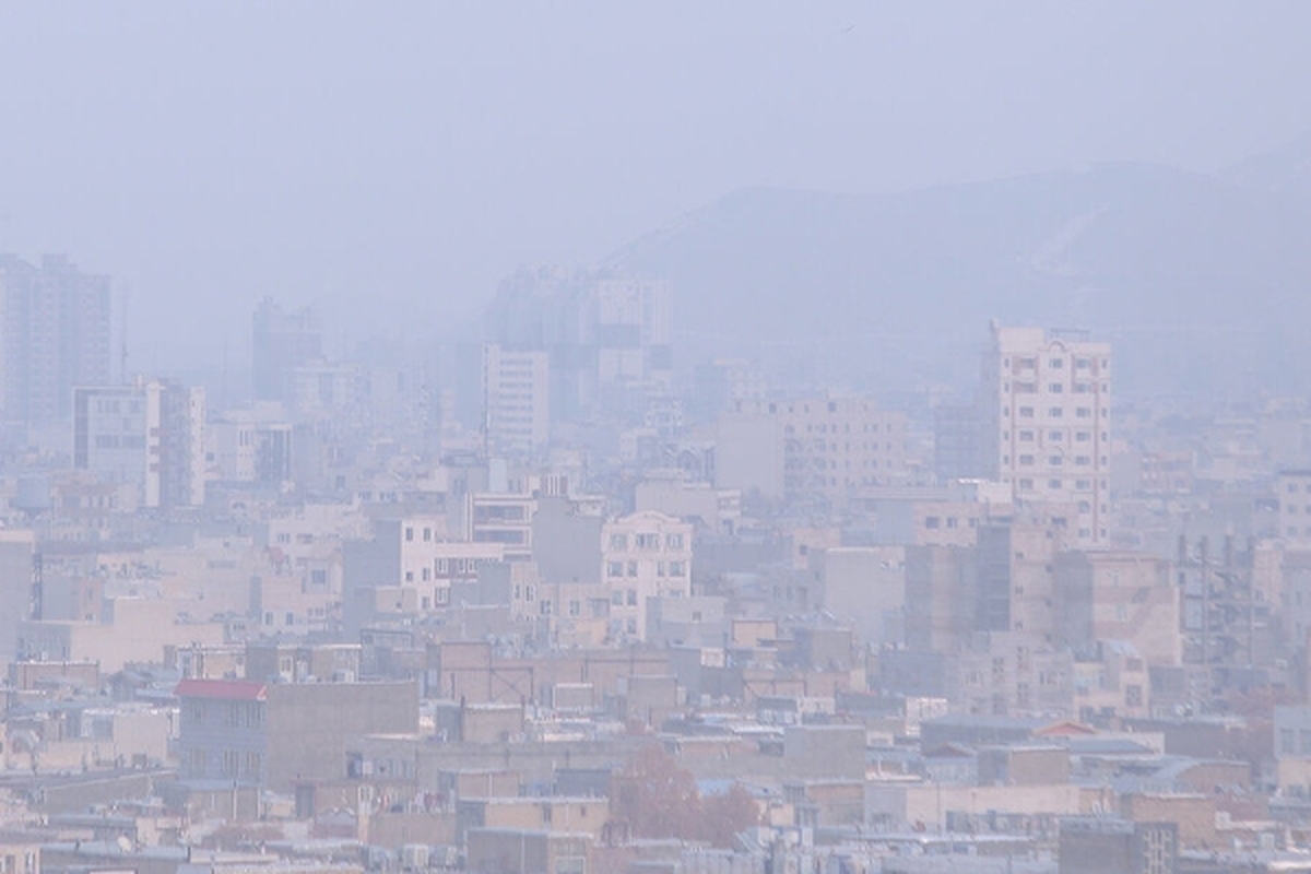 رئیس امور آزمایشگاه‌های اداره کل حفاظت محیط زیست استان مرکزی گفت: مدارس و دانشگاه‌های شهر و روستاهای اراک فردا (سه‌شنبه) به دلیل استمرار آلودگی هوا غیرحضوری شد و فعالیت ادارت نیز با یک ساعت تاخیر آغاز می‌شود.