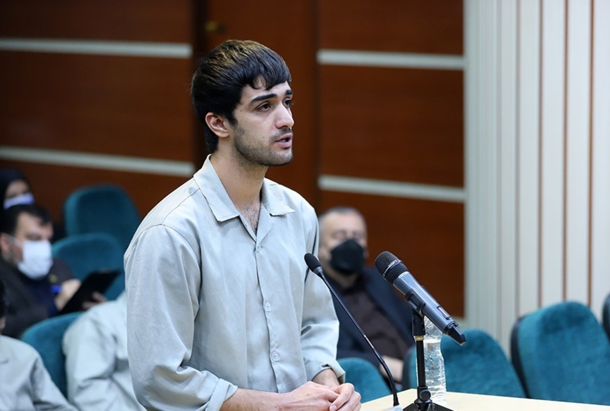 یک وکیل دادگستری درباره این خبر که قرار است محمدمهدی کرمی اعدام شود، توضیحاتی ارائه کرد.