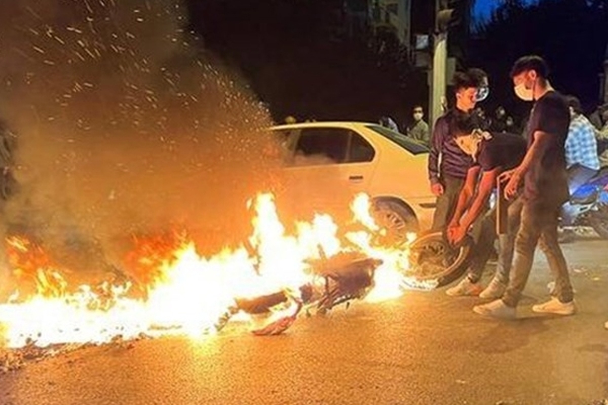 شهردار تهران از مصدومیت تعدادی از آتش نشانان و پاکبانان خبر داد و توضیحاتی را درباره ضرر چند صد میلیارد تومانی اغتشاشات اخیر داد.