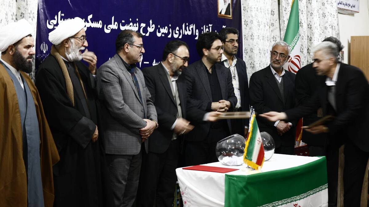 استاندار خراسان رضوی گفت: تاکنون ۶۱ هزار قطعه زمین به صورت فردی و یا انبوه سازی برای ساخت مسکن نهضت ملی مسکن در اختیار متقاضیان قرار گرفت.