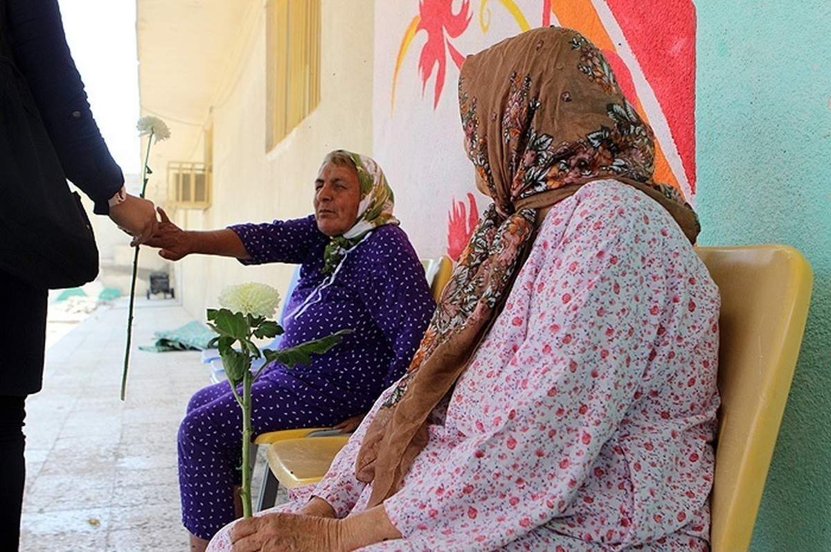 معاون فرهنگی و هنری سازمان فرهنگی و اجتماعی شهرداری مشهد مقدس گفت: به مناسبت شب یلدا، همکاران ما در مناطق ۱۳‌گانه شهرداری مشهد به دیدار سالمندان، کودکان بی‌سرپرست و دیگر گروه‌های اجتماعی از این دست رفتند تا خاطره‌ای نیکو در یاد و ذهن آن‌ها ثبت کنند.