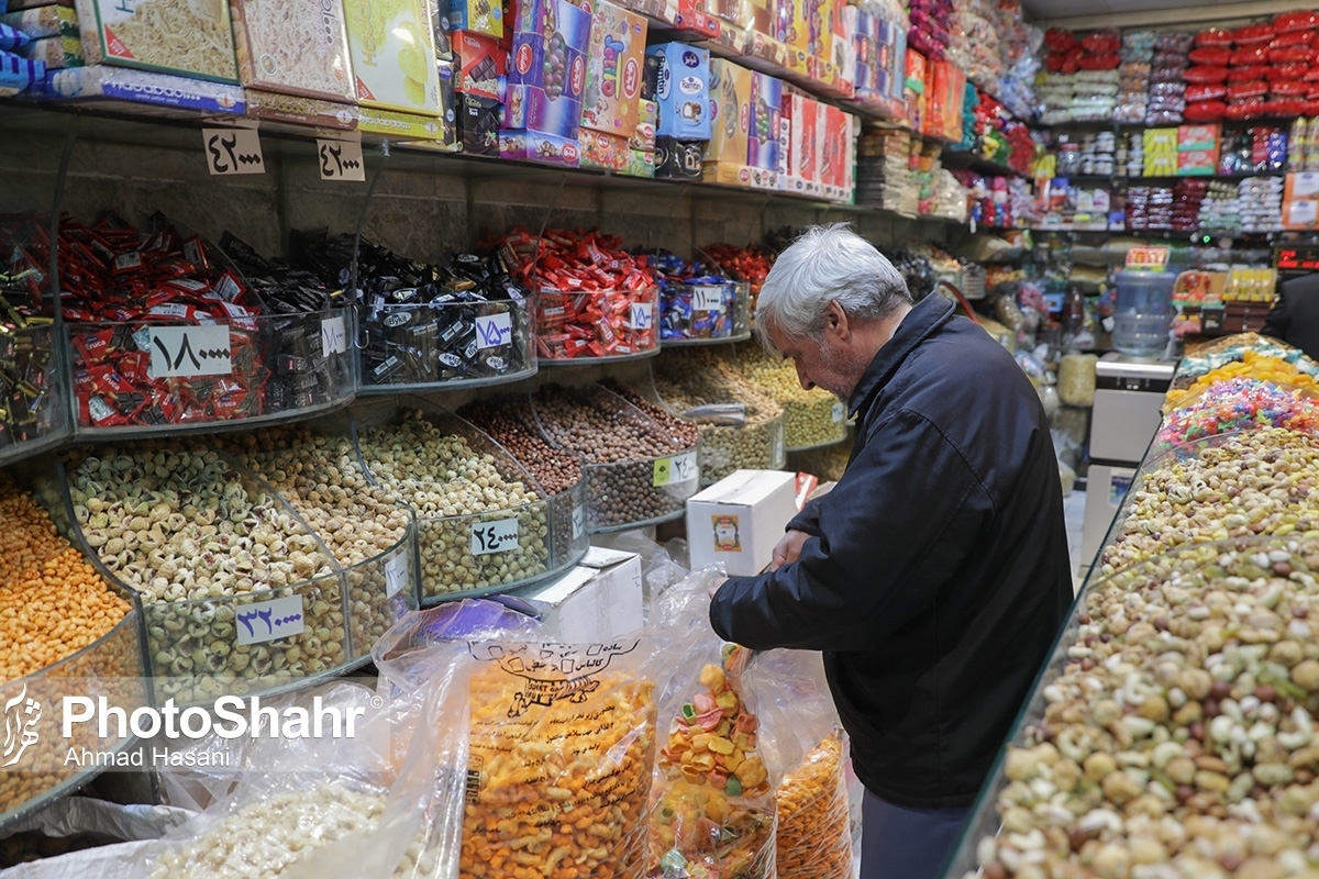 در این مطلب بررسی می‌کنیم که هر‌کدام از خوراکی‌های مشهور و معروف شب یلدا چه خواصی دارند و چرا از سالیان سال دور تاکنون این خوراکی‌ها پای ثابت سفره‌های یلدایی ما بوده‌اند.