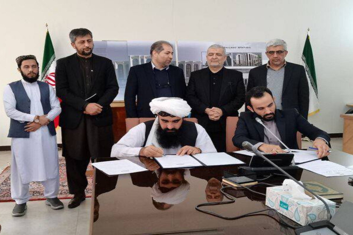 مدیرعامل کنسرسیوم توسعه ریلی افغانستان گفت: اجراى پروژه راه‌آهن خواف – هرات تا عمق ۶۵ کیلومتری افغانستان به عهده ایران است.