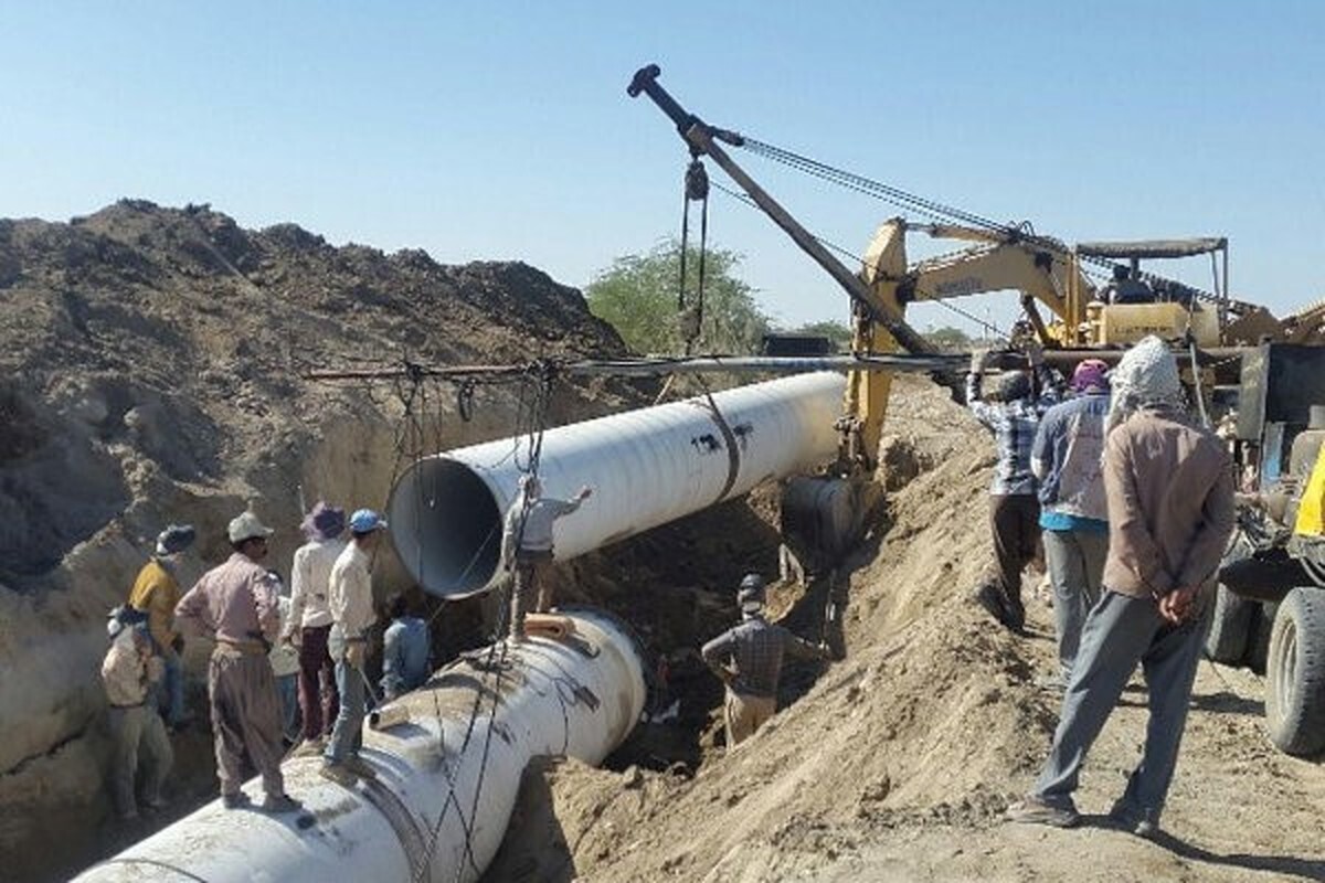 استاندار خراسان رضوی با اشاره به اینکه توسعه شرق کشور با انتقال آب از سالهای گذشته در دستور مدیران ارشد کشور بوده است، افزود: کارگروهی در وزارت کشور این موضوع را پیگیری می‌کند و امیدواریم با همدلی مضاعف شاهد زودتر به نتیجه رسیدن این طرح و ایجاد رفاه مناسب در میان استانهای شرق کشور باشیم.