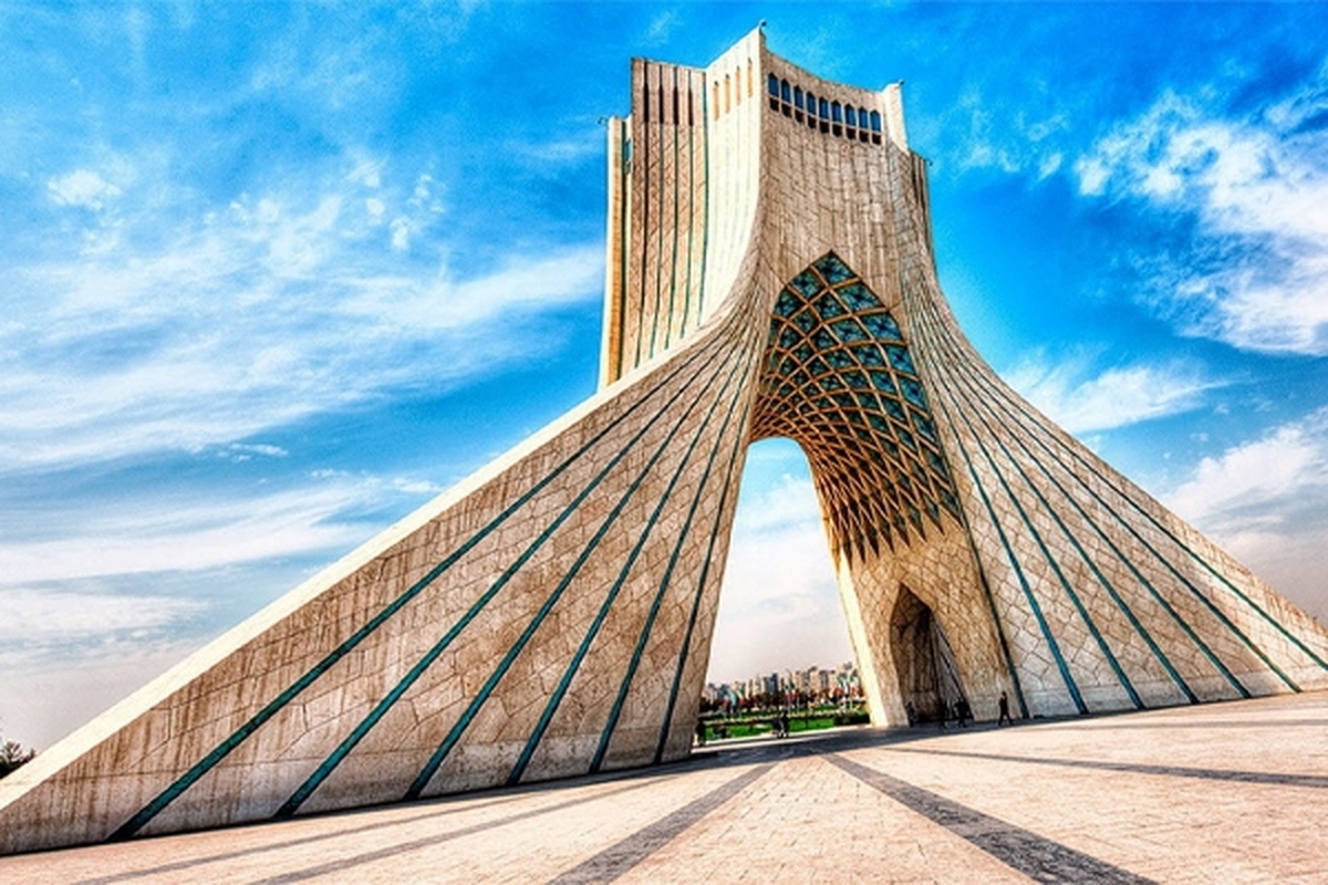 با پیروزی تیم ملی فوتبال کشورمان، پرچم سه رنگ ایران بر روی برج آزادی نقش بست.