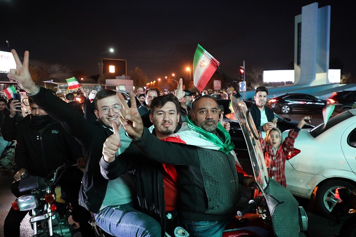 تیم ملی فوتبال ایران تنها تیمی است که بازیکنان آن به به زبان فارسی حرف می‌زنند و در جام جهانی حضور دارند.